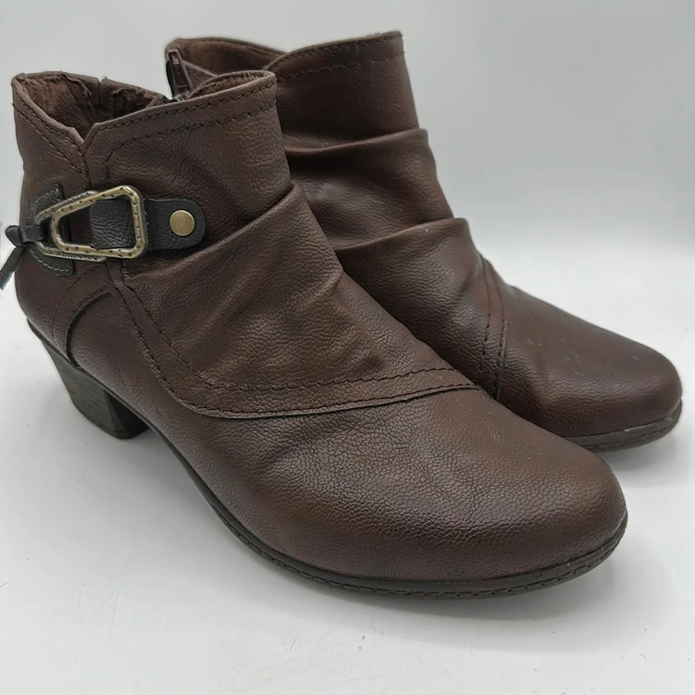 Earth Origins brown Maggie booties, size 6M